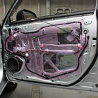 【連載】“取り付け方”で音が変わる？ Part1 ドアスピーカー編 その12「“制振材”を貼るコツとは？」 画像