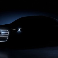 メルセデスベンツ『Cクラス』次期型を予告、光る大型グリル採用…初のEVも設定へ 画像