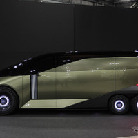 レクサスの新型「6輪ミニバン」の全貌が明らかに！「LS」はラグジュアリーセダンから「ラグジュアリースペース」へ…ジャパンモビリティショー2025 画像