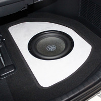 「イン・カー・リスニング学」入門 Part2「低音強化編」あら不思議！ トランクの「サブウーファー」の音が“前”から聴こえる!? 画像