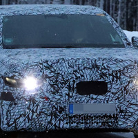 メルセデスベンツ『Eクラス』がロールスロイス顔に!? BEV版は『EQE』の名を捨てるのか 画像