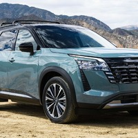 日産のSUV『パスファインダー』に改良新型、表情刷新…約585万円からで米国発売へ 画像