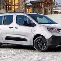 フィアットのミニバン『ドブロ』、日本専用「ビアンコ ジェラート」は150台限定…437万円 画像