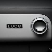 フェラーリから“新セグメント”の新型フル電動スポーツカー、『ルーチェ』の車名と内装デザインを発表 画像