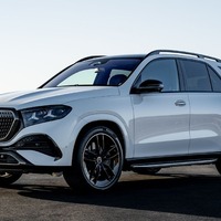 メルセデスベンツ『GLE』改良新型、約3000点の部品を刷新…マイクロLEDヘッドランプや最新MB.OS搭載 画像