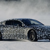 メルセデスAMG GT 4ドアクーペ 新型、スウェーデンで最終冬季テスト完了…「AMGレースエンジニア」搭載 画像