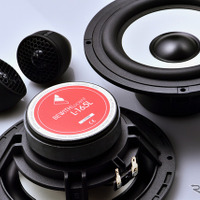 ［初心者必読！「スピーカー交換」丸分かり講座］第3回 狙うべき価格帯は？ 手頃さを取るか、性能を取るか…。ニング編」クルマで「サウンドチューニング」が必要になるのはなぜ？ 画像