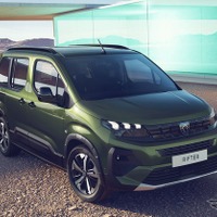 プジョーのMPV「リフター GT」、パノラミックガラスルーフ装備の「シエロ」30台限定発売…478万円 画像
