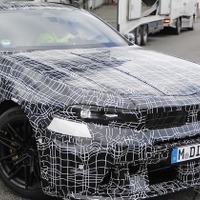 「ノイエクラッセ」はあきらめた？ BMW『M5』新型の最新プロトタイプ…スリムなLED採用へ 画像