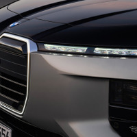 「これくらいぶっ飛んでると逆にカッコいい」BMWの最高級セダンが大胆チェンジ！新型『7シリーズ』のデザインにSNSでは反響多数 画像