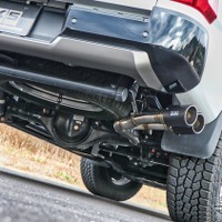 三菱『トライトン』のテールをカーボンで締める！ HKS「リーガマックス・トレイルマスター」登場 画像