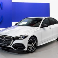 メルセデスベンツ『Cクラス』に改良新型、表情一新…EV登場に合わせて欧州で大幅改良 画像