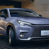 レクサス『LBX』一部改良、乗り心地の向上と新色追加…445万円から 画像