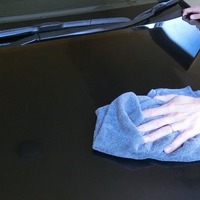 洗車しても消えないボディの「白いシミ」…放置すると厄介なウォータースポットの正体とは？ ～Weeklyメンテナンス～ 画像