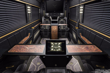 メルセデス スプリンターを走るスイートルームに！超VIP専用カスタムカー登場 画像
