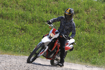 【SMW RS125R 試乗】待望の“原付2種”フルサイズオフローダー…青木タカオ 画像