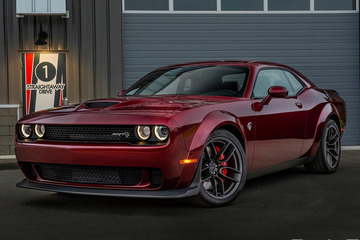 ダッジ チャレンジャー新型SRTにワイドな「ドヤ顔」仕様が登場！ 画像