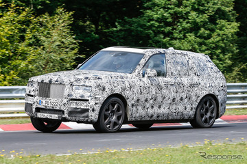 ロールスロイス初のSUV、250km/hで爆走する…ニュルで高速テスト 画像