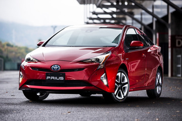 【トヨタ プリウス プロトタイプ 試乗】汚名返上、従来型からは想像できないハンドリング…大谷達也 画像