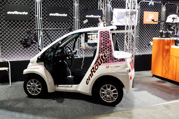 【Inter BEE】コムスに乗りながらマルチコプターを操作…新たな空撮の提案 画像