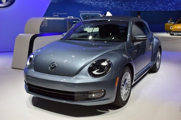 【ロサンゼルスモーターショー15】フォルクスワーゲン ザ・ビートル カブリオレ デニム…ジーンズのような幌［詳細画像］ 画像
