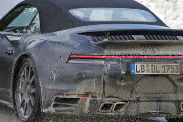 ポルシェ 911ターボ カブリオレ 新型、600馬力オーバーで2020年3月デビューか 画像