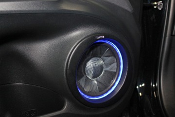 カスタム・オーディオマシン SpecialFeature!! TOYOTA PRIUS（オーナー・宮田 光さん）　by　AUDIO.VISUAL.SECURITY FIST 画像