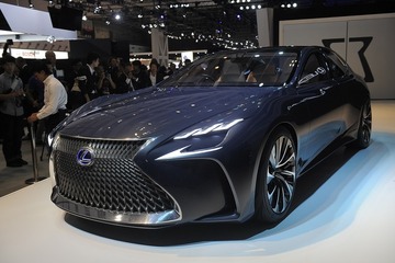 【東京モーターショー15】レクサス、LF-FC 初公開…燃料電池搭載の最上級サルーン 画像