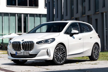BMW 2シリーズ・アクティブツアラー 新型、大型グリルで変身…欧州発表 画像