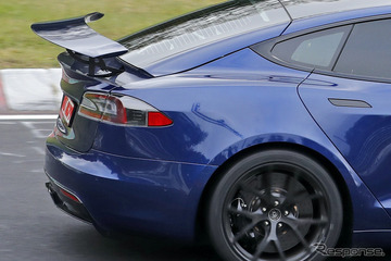 テスラ「プラッドS＋」計画はまだ生きているのか？ 謎のモデルSをニュルで激写 画像