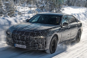 BMW新型EV『i7』、プロトタイプの写真を公開…2022年発表へ 画像
