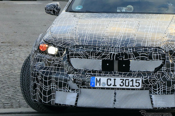 BMWの最強セダン『M5』がついにハイブリッド化！歴代最高「811馬力」の衝撃 画像