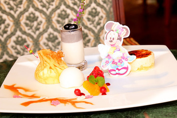 【ディズニー】お着物ミニーと新年をお祝い！ ランドホテルの年始メニュー 画像