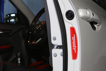 ドア開閉時の安全をサポートする、MONSTER SPORTオリジナル・ドアリフレクションステッカーが新発売 画像