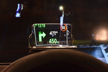 【CES16】スマホがヘッドアップディスプレイに早変わり 画像