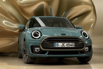 「見たこともない」グリーンの特別仕様車、MINIクラブマンに誕生 画像