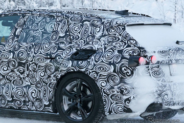 ソーラーパネルも搭載!? アウディ A4アバント 次期型、PHEVを初スクープ！ 画像