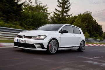 VW ゴルフGTI、生誕40周年記念モデルを限定導入…最高出力265ps 画像