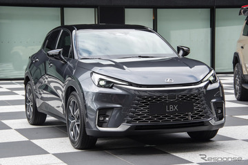 小さいけどエントリーモデルじゃない、レクサス『LBX』日本初公開　秋以降導入へ 画像