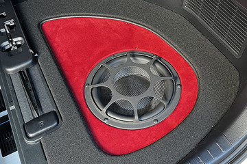 「カーオーディオ・プロショップに行こう♪」第7回 プロなら、使い勝手の良い「サブウーファーボックス」を作れる！ 画像