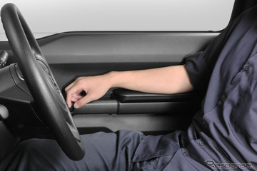 ジムニーのアームレストを本革調表皮に…カーメイトが発売 画像