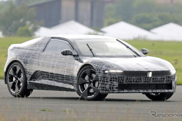 超コンパクトな4モーター・スポーツカー誕生!? BMWの次世代クーペをスクープ 画像