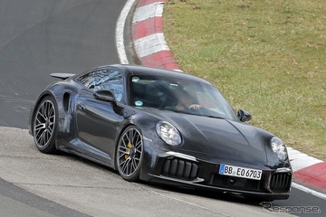 ついにポルシェ『911ターボ』もハイブリッド化！ 発表直前のフルヌード姿をニュルで激写 画像