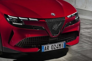 アルファロメオの新型コンパクトSUV『ジュニア』、6月24日日本上陸へ 画像