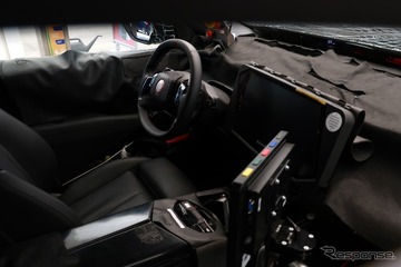 次期BMW『X5』の車内を激写！ メーターパネル廃止、全く新しいパノラミックiDriveディスプレイを搭載 画像