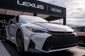 「カッコよすぎ！」改良版レクサス『IS』お披露目にSNS興奮！「セダンを出し続けてくれて感謝」の声も 画像