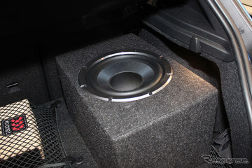 「イン・カー・リスニング学」入門 Part2「低音強化編」「単体サブウーファー」はタイプがいろいろ。選ぶべきはどれ？ 画像