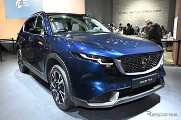 マツダ『CX-5』新型、初公開の新色「ネイビーブルーマイカ」を引っさげて「東京オートサロン2026」に登場！ 画像