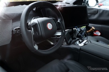 BMW M初の高性能フル電動SUV、『iX3 M』の内装を激写！ 画像