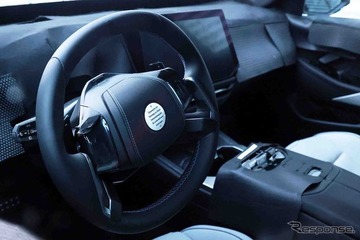 BMWの最強ワゴン『M5ツーリング』、新型の車内を初スクープ！ 新ステリング形状に注目 画像